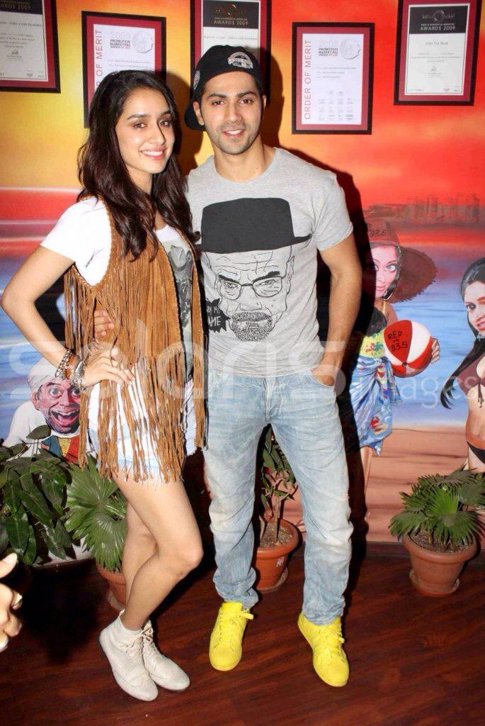 VarunsTeam's tweet photo. [Pic Set] @Varun_dvn n @ShraddhaKapoor At Red FM (1) http://t.co/ttWPzpd02h
