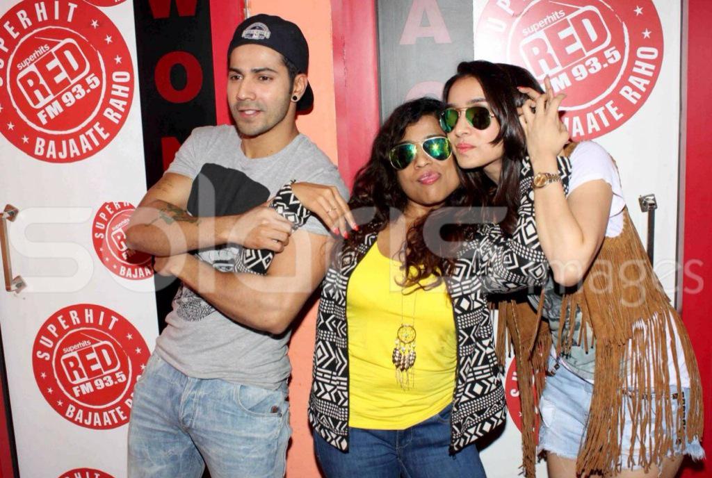 VarunsTeam's tweet photo. [Pic Set] @Varun_dvn n @ShraddhaKapoor At Red FM (1) http://t.co/ttWPzpd02h