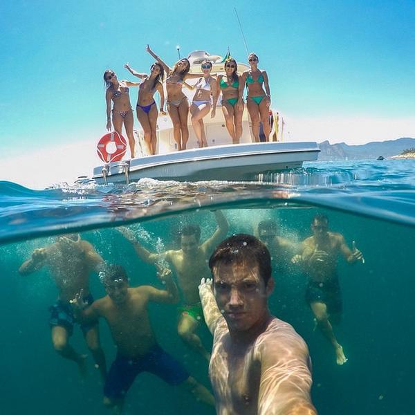 HorrificGif's tweet photo. Best selfie.... Ever #MohMaaya http://t.co/IvyumCt7N1