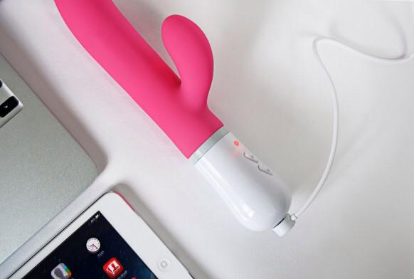 TotalNerdgasm's tweet photo. Don't count on seeing your buddies for a while: New Sex Toys Sync Up to Virtual Reality Porn http://t.co/U5uJxtAgmY http://t.co/I1EqnJto9O