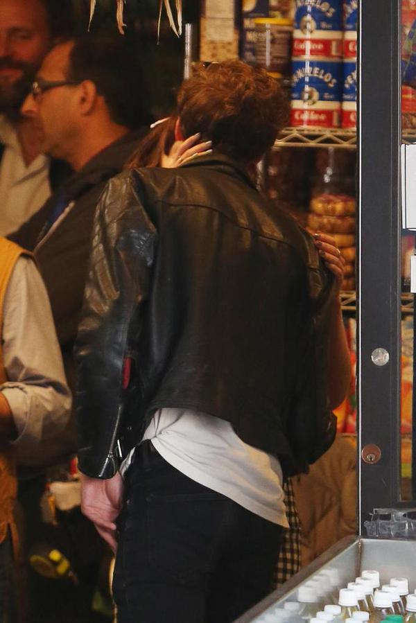 carolbentte's tweet image. mira estas dulzuras.. #DakotaJohnson #MattHitt