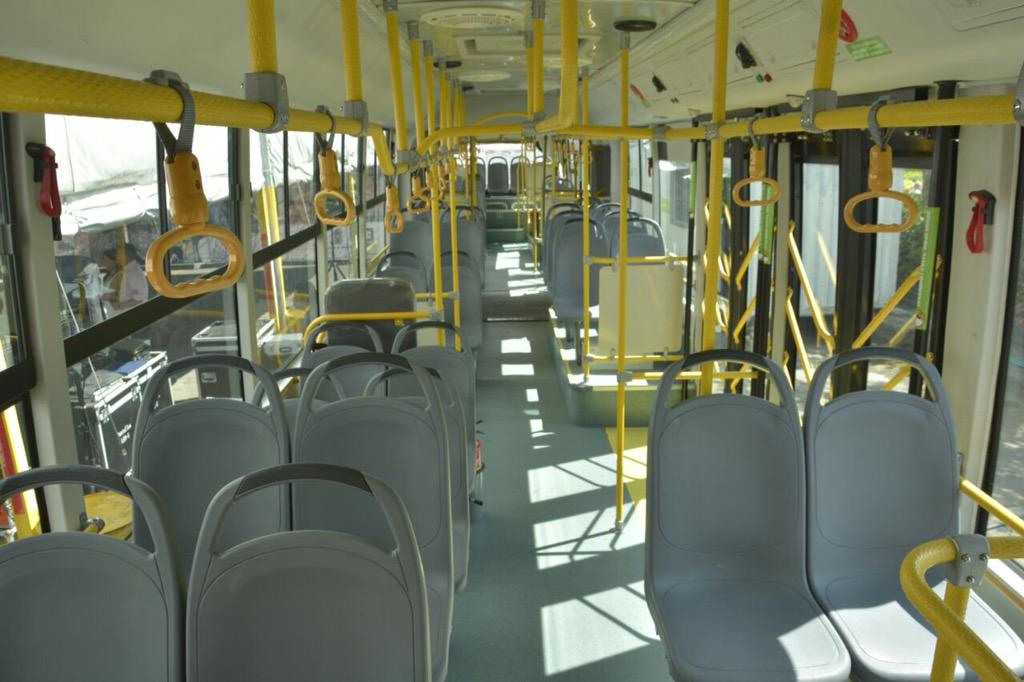anibalgaviria's tweet photo. Recibimos 5 nuevos buses articulados a nuestro sistema de transporte público, limpio y masivo. Por un mejor servicio. http://t.co/r0ZWTwMi6V