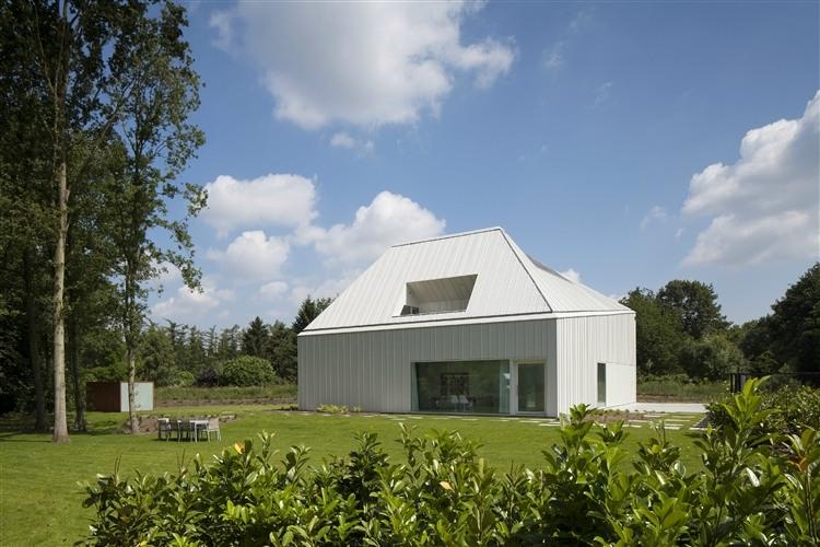 HomeAdore's tweet image. VMVK House by dmvA Architects &amp;gt;&amp;gt; homeadore.com/2013/01/09/vmv…
Please RT #architecture #interiordesign