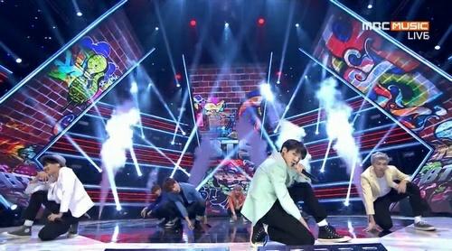 ai_nurii's tweet image. heung tan saram moyeora.
da yeogi moyeora.
heung tan saram deo issna.
da dwiro buteora.

#bts. #funboyz. #jikook.