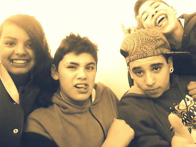ShiirGiimenezz's tweet image. Coon Loos Cumpiis =) 
#Aleex #Bautii #Pelaa 
Qererloos Fachaas