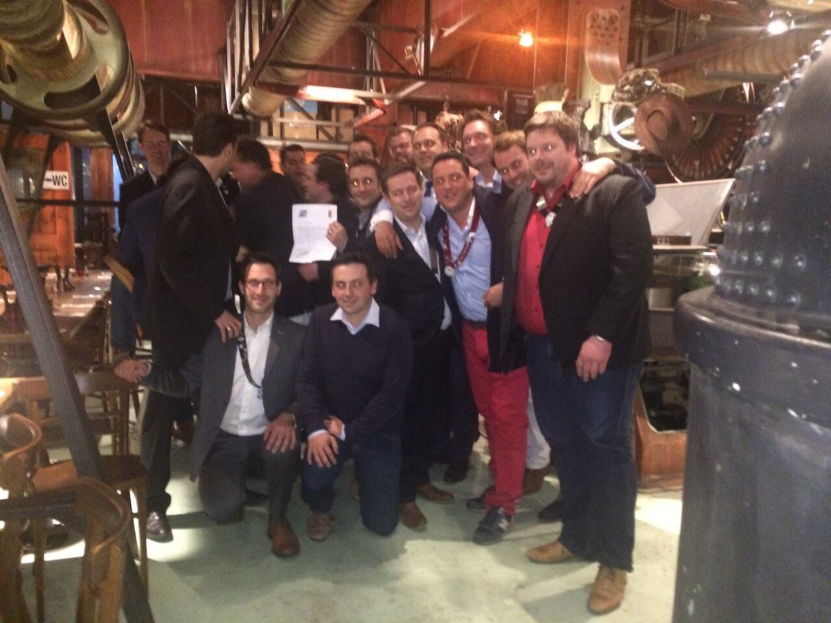 yannroundtable's tweet photo. A full house at Z3's presidents dinner yesterday. Way to go, Christian! #impressive http://t.co/54CUNqVEYo