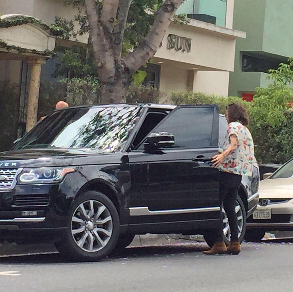 1D_Swiss_Team's tweet photo. #New Harry in LA yesterday 18/5 http://t.co/pN6Gzq3ZCp