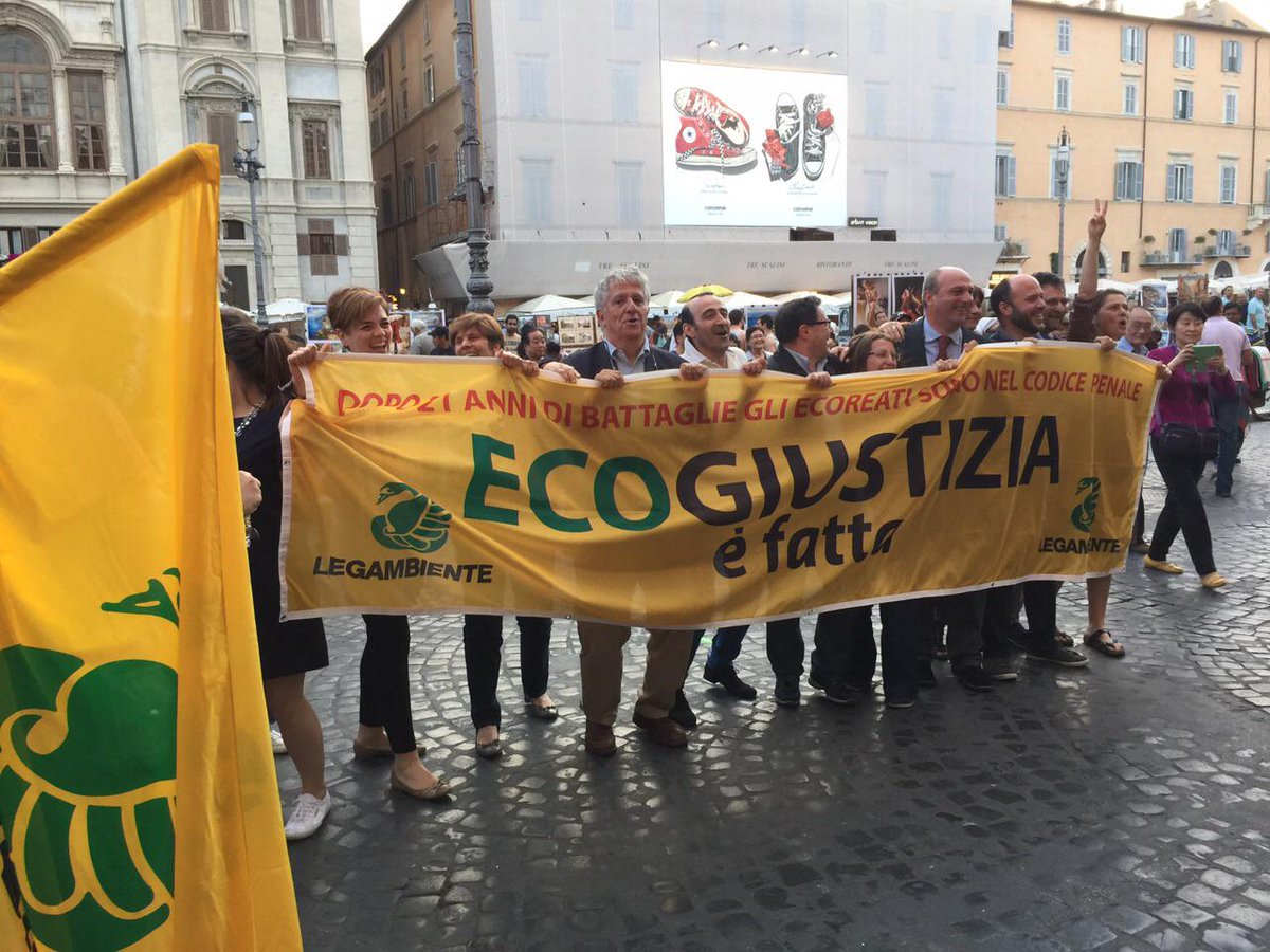 Legambiente's tweet photo. Festeggiamo  con i firmatari e ai sostenitori della legge #ecoreati. Dopo 21 anni ce lo meritiamo
#ecogiustiziaèfatta http://t.co/q1trdBt9zw
