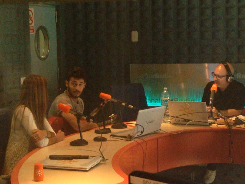 SenadorMusica's tweet photo. Aquí les tenemos a @MaraEtdls y @Antonioetdls en Canal Sur @RTVA con @jesusvigorra ¡Grandes! http://t.co/l8Vb74EE1p