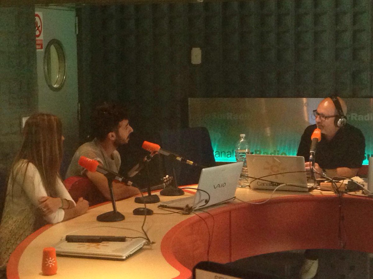 SenadorMusica's tweet photo. Aquí les tenemos a @MaraEtdls y @Antonioetdls en Canal Sur @RTVA con @jesusvigorra ¡Grandes! http://t.co/l8Vb74EE1p