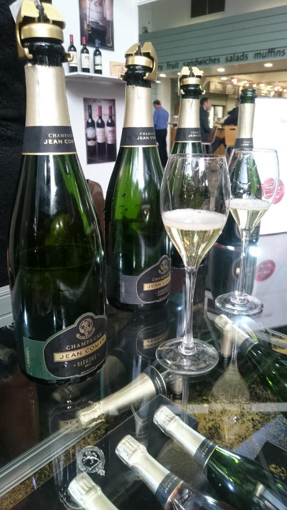 GlassOfBubbly's tweet photo. Tasting #JeanComyn @londonwinefair 2015: http://t.co/ybZlP3aCNF