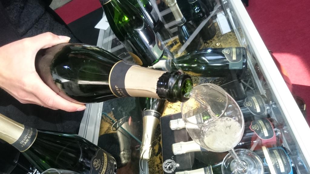 GlassOfBubbly's tweet photo. Tasting #JeanComyn @londonwinefair 2015: http://t.co/ybZlP3aCNF
