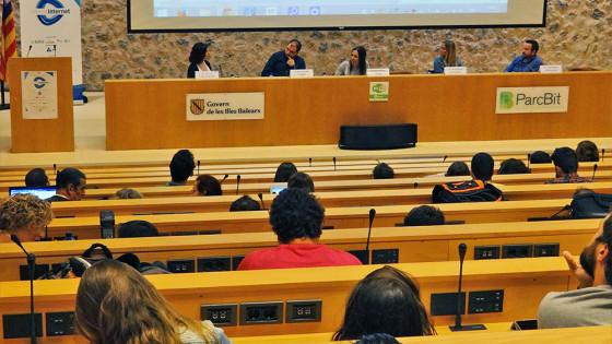 FeriadeInternet's tweet photo. ¡Muchas gracias a todos los que habéis participado y hecho posible la #Fdi15! :D ➜ http://t.co/lHZIfrC5Dq http://t.co/WsZZAzgpw4