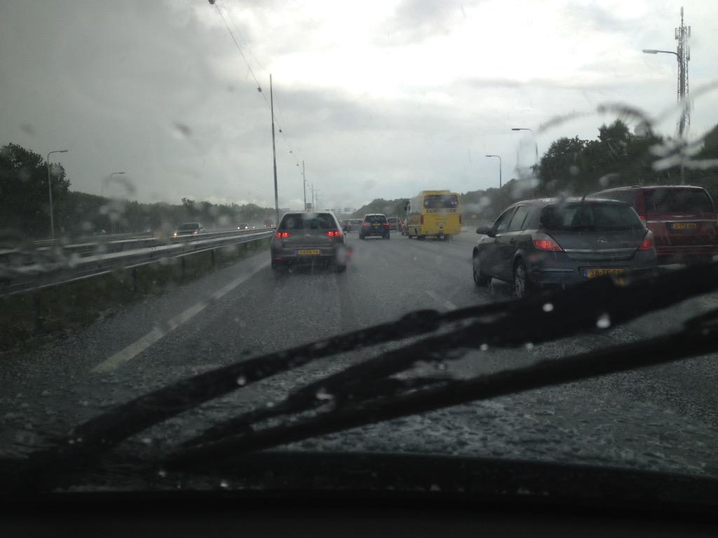 Bliksem en hagelstenen op de  A1.