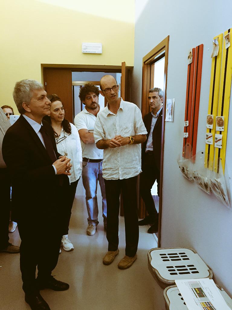 BettaPiccolotti's tweet photo. Con @NichiVendola a La Semente, centro d'eccellenza per persone con disturbi dello spettro autistico. #Umbria cambia http://t.co/FRH6teKPo0