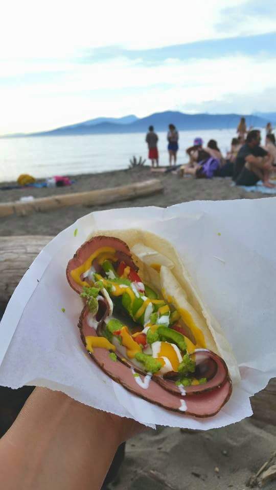 ButlersKitchen7's tweet photo. #Beach #vendor #roastbeef #sandwich on #pitabread #vancouver http://t.co/k7HtiJq6wF