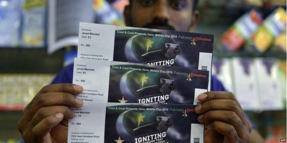 BBCWorld's tweet photo. Zimbabwe's cricket team is in Pakistan, as the country hosts its first Test in six years http://t.co/326gX0C8HG http://t.co/vK0pgzj9Br