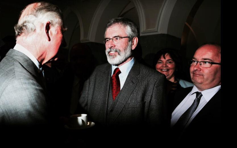 GerryAdamsSF's tweet photo. Ag buaileadh le cheile. Cupan Tae Stairuil? http://t.co/It3AKDMflG
