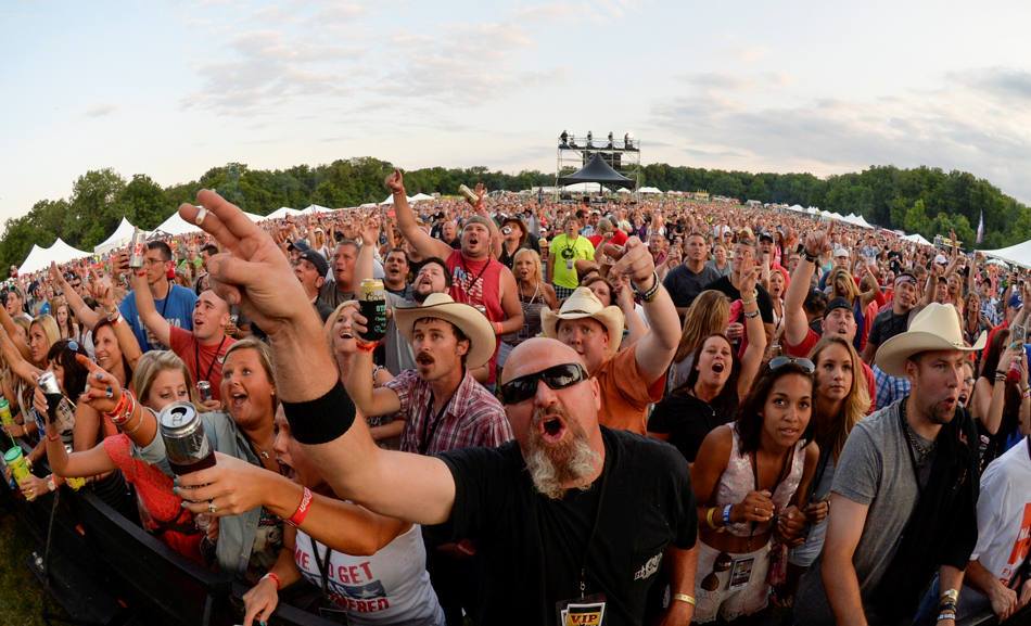 973NASH's tweet photo. Get your tickets now for @CountryLifeMF !! It will be here before you know it! http://t.co/WsBYq3e8vl http://t.co/ozFCc1yhYh