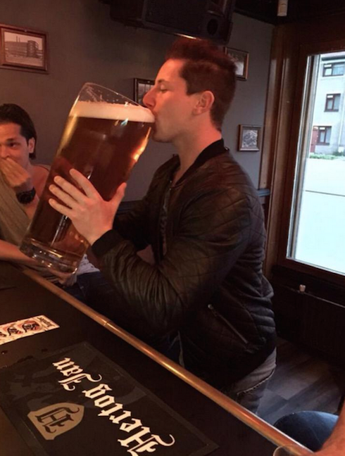 MensHumor's tweet photo. I'll just have one drink tonight... http://t.co/izKJ0PczK9