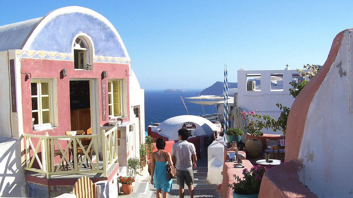 The colours of #Santorini make it a Greek island unlike any other. #Greece #BBCLifeInColour bbc.in/1ELbs9l