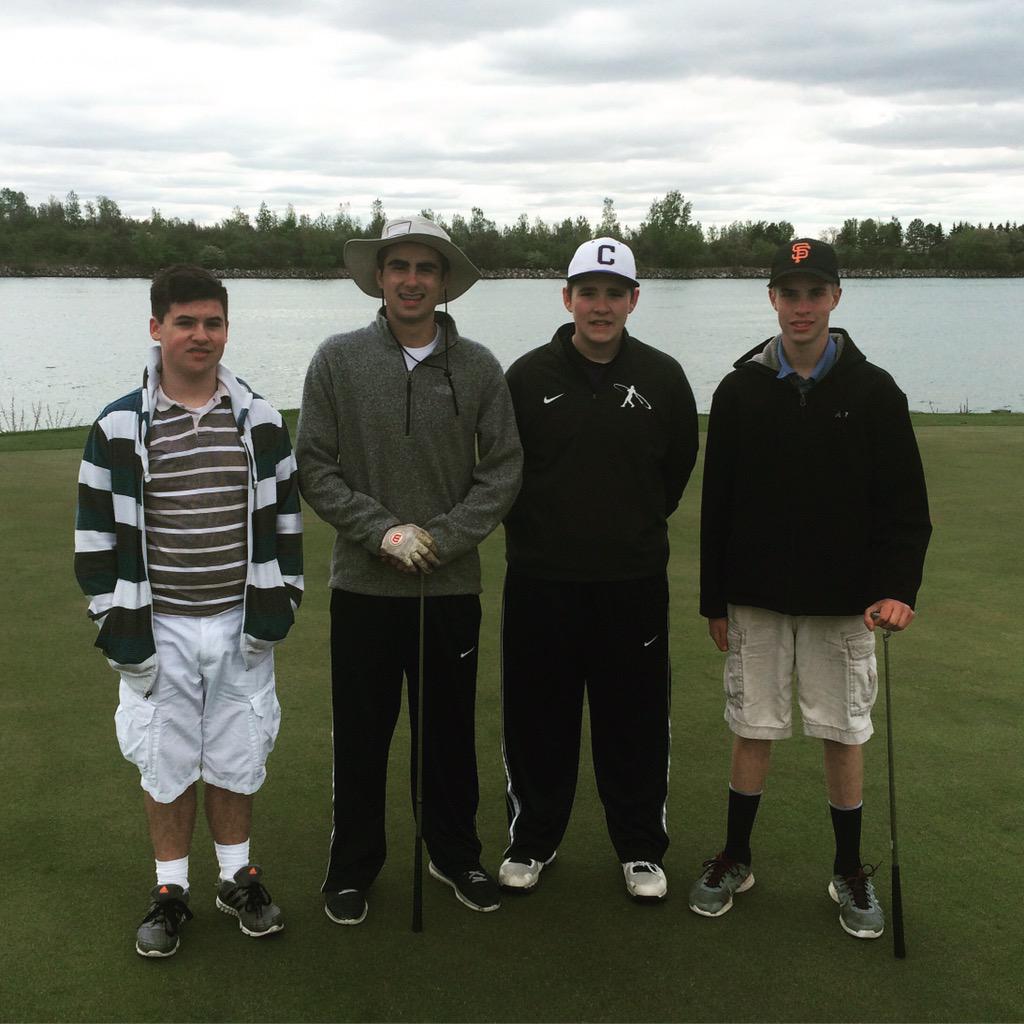 ZpCrawf's tweet photo. Golfing with the fam http://t.co/a0mR5h34XR