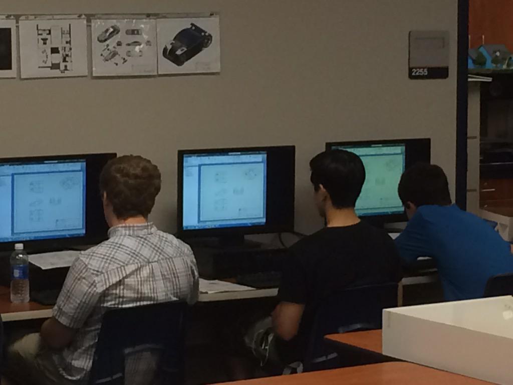 EndersTrevor's tweet photo. Mr. Alden pushes his computer screen to all lab PC's for a demo lesson #NetOpVision #katyisdtechspert @Ted_Vierling http://t.co/FjsmfscygO