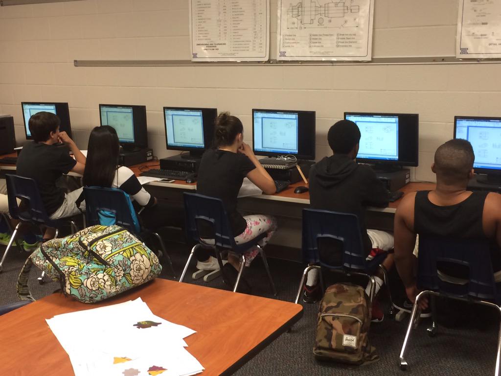 EndersTrevor's tweet photo. Mr. Alden pushes his computer screen to all lab PC's for a demo lesson #NetOpVision #katyisdtechspert @Ted_Vierling http://t.co/FjsmfscygO
