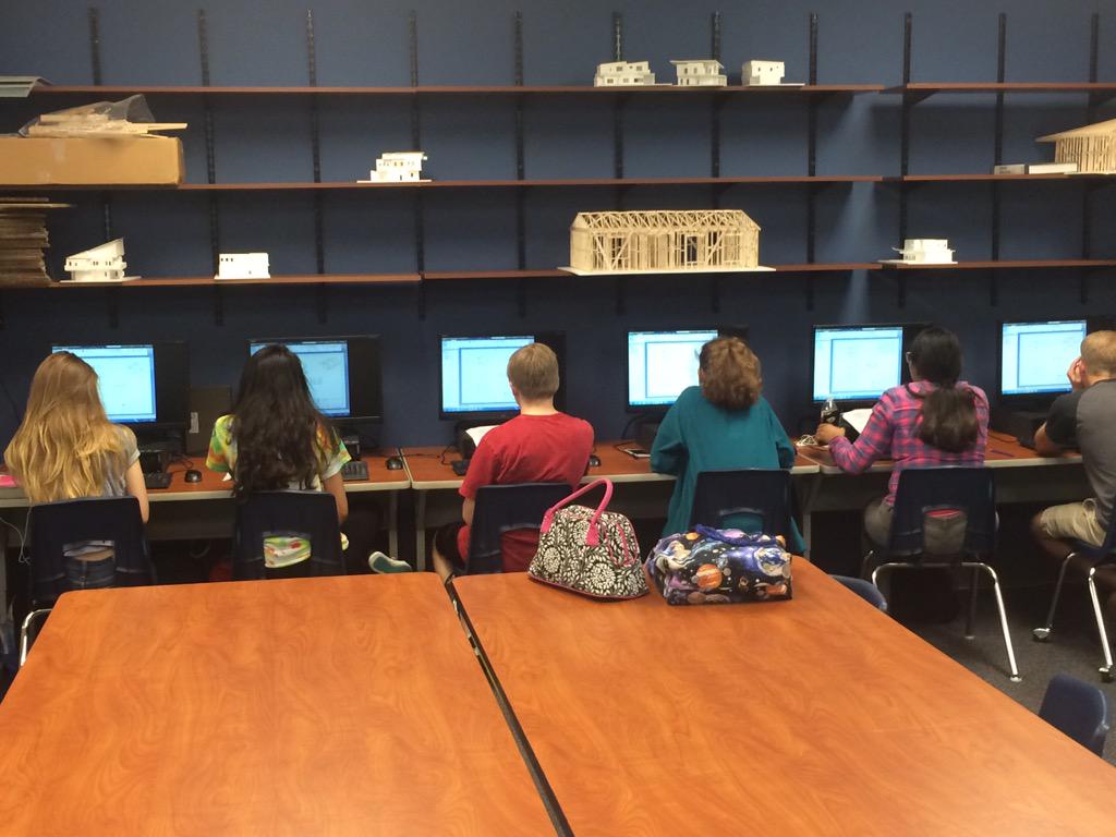 EndersTrevor's tweet photo. Mr. Alden pushes his computer screen to all lab PC's for a demo lesson #NetOpVision #katyisdtechspert @Ted_Vierling http://t.co/FjsmfscygO