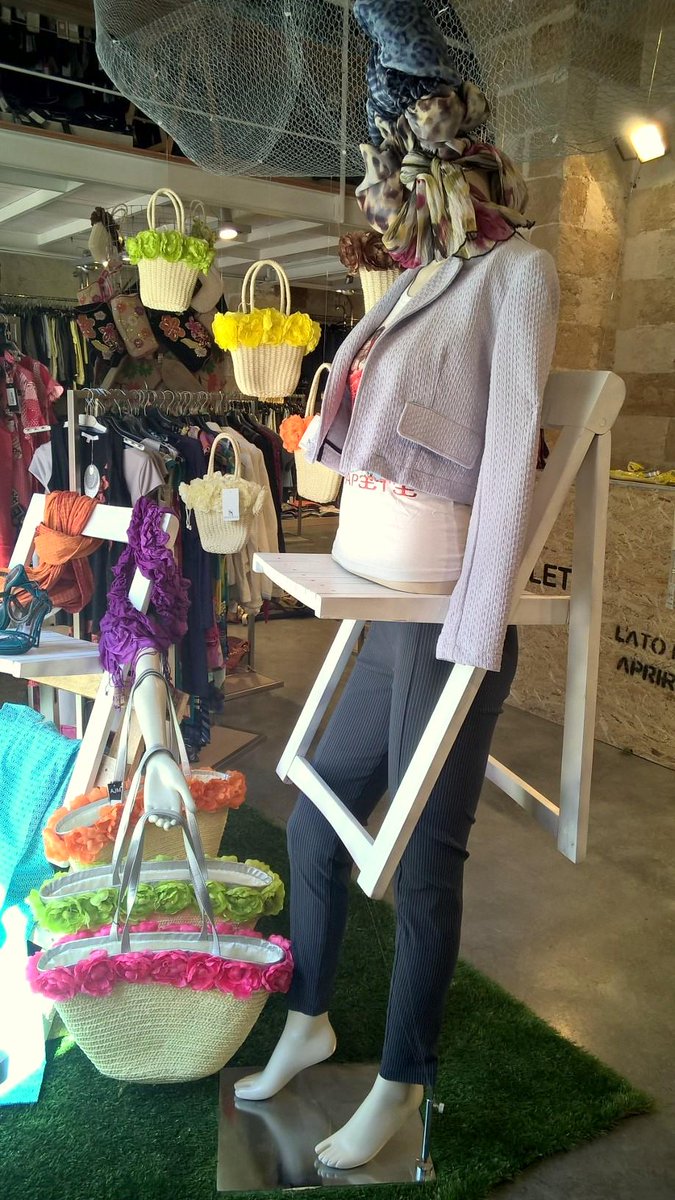 4StudioDesign's tweet image. nuovo allestimento di una vetrina!#visual #vetrina #vetrinista #vetrinistica #design #shop #shopwindow #design