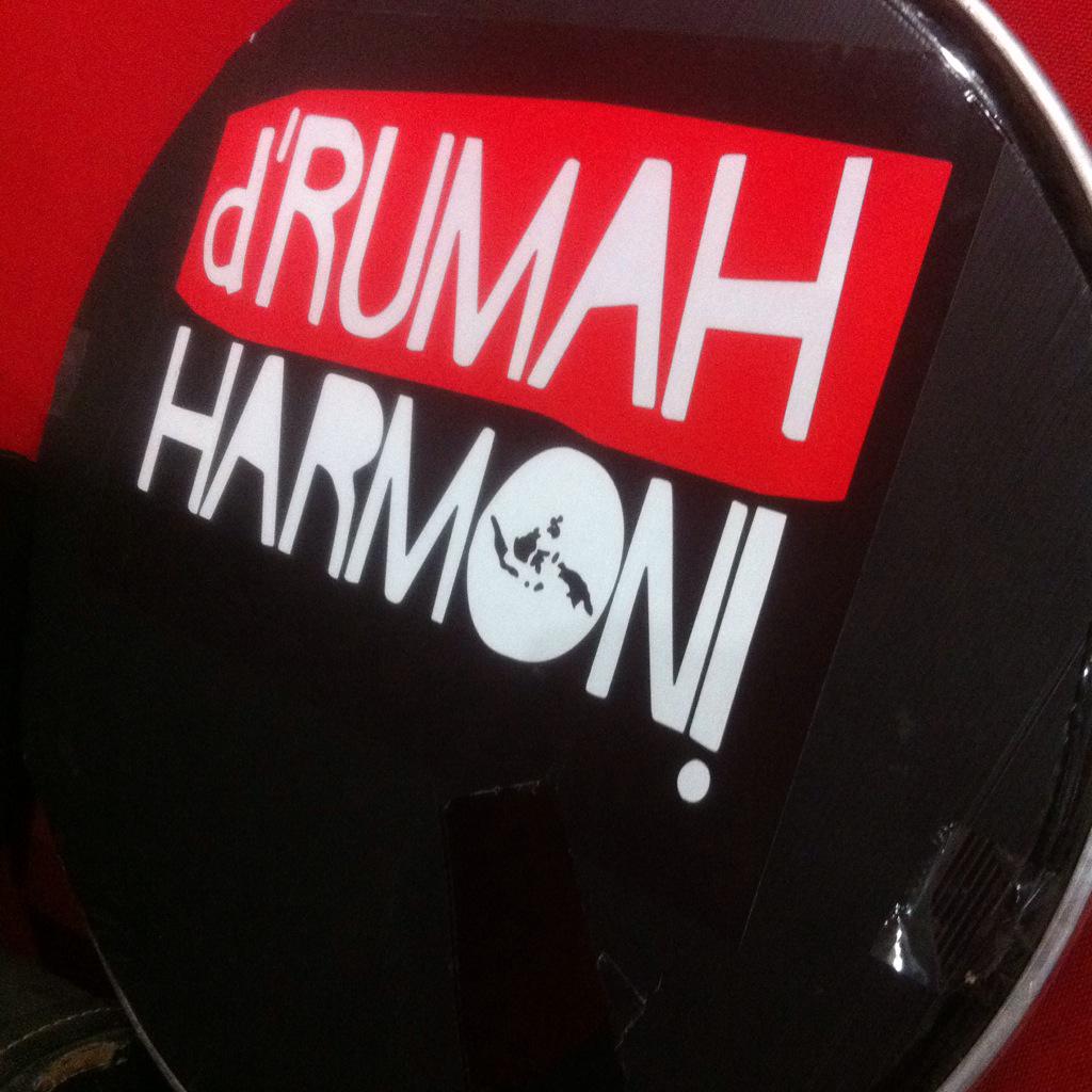 Siap2x!! Tepat jam 00.00 WIB mulai live streaming peluncuran video klip #RayaIndonesia di slank.com