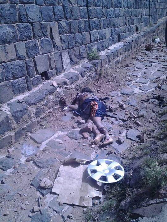 terror_monitor's tweet photo. #Yemen - 9 civilians killed by #Saudi airstrike hit vehicle in #Sumarah bridge at #Ibb province http://t.co/6BWJMiBUCA