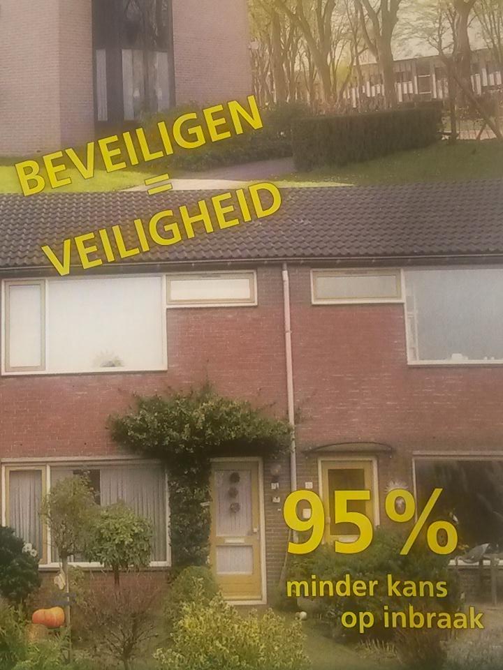 Grote opkomst hier &amp; steeds drukker. Bewoners maken zich druk om gepleegde inbraak. Buurt maakt afspraken met elkaar.