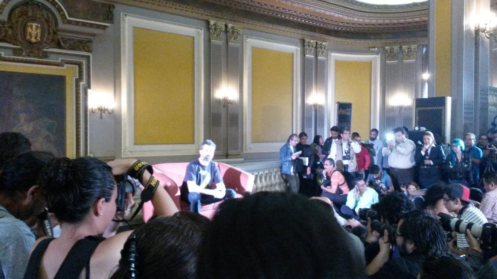 roquitktk's tweet photo. rueda de prensa con jarabe de palo control cultural cubriendo la nota @rafasalinas http://t.co/1hokqNJmsC