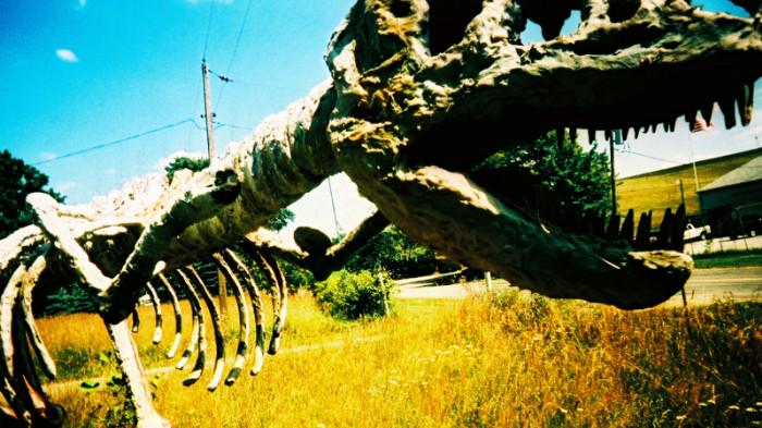 munchies's tweet photo. This is what dinosaur meat tasted like: http://t.co/JsCD5prJ42 http://t.co/C9rICJFLua