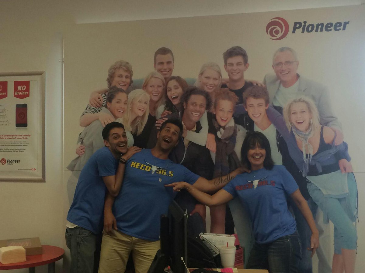 kecofm's tweet photo. Come to the Pioneer Cellular Remote - Elk City , right now 11a-1p and see these crazy people! http://t.co/9oZQbAGsGo