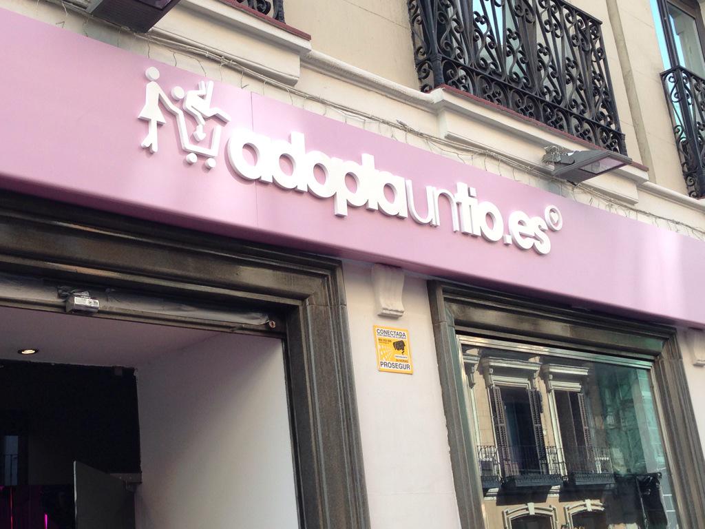 julesoy's tweet photo. The shop AdoptaUnTio is open ! #surfero #mrmusculoso #boutiqueadopta http://t.co/2pq8KxYSA2