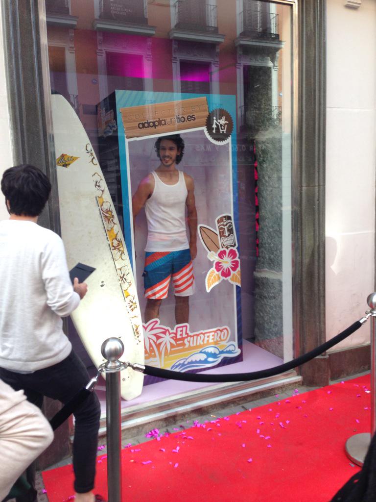julesoy's tweet photo. The shop AdoptaUnTio is open ! #surfero #mrmusculoso #boutiqueadopta http://t.co/2pq8KxYSA2