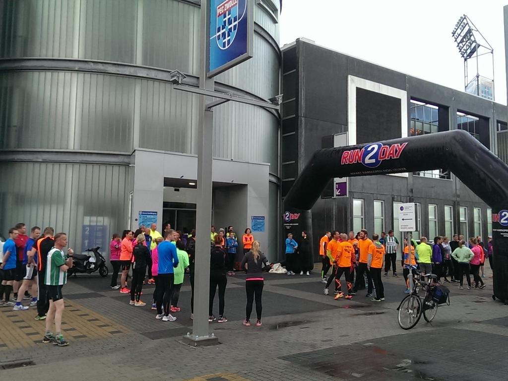koen1977's tweet photo. Gaan zo beginnen met de eerste free feet 038 dwars door het pec Zwolle stadion! http://t.co/P3XOPOmId4