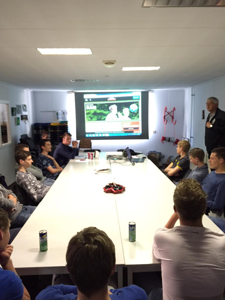SVBedumB1_2014's tweet photo. Onder de bezielende leiding van Henk Steenhuis volgt de selectie van B1 de spelregeltest van de @KNVBNoord @svbedum http://t.co/5Ibg22ni6S