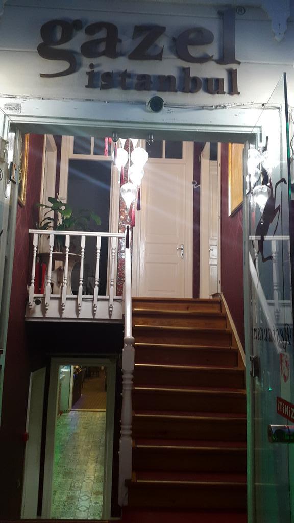 Yenilenen dekorasyonu ve farklı damak tadlarına uygun yemek menüsü ile sizleri ağırlamaktan memnuniyet duyarız.