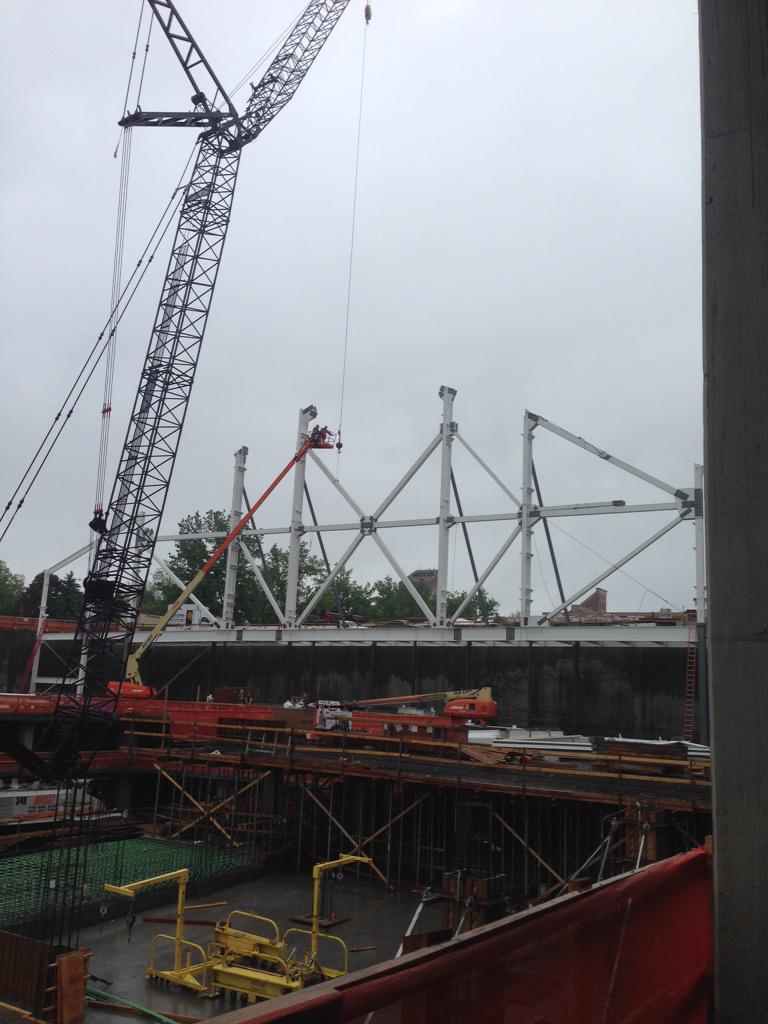bmcginnis22's tweet photo. Some serious steel going in for the new indoor!!!! #buildingbigthings http://t.co/flYPHmNY1s