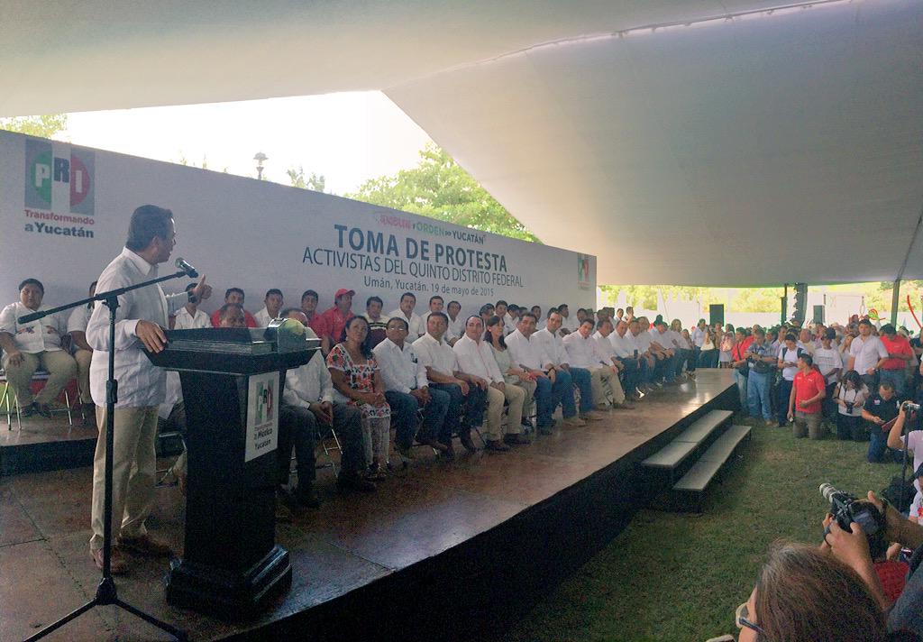 PRI_Yucatan's tweet photo. Juntos nadie nos detiene, los compromisos de hoy serán el resultado del mañana: @CCQ_PRI #ActivistasPRIYuc http://t.co/TJmUqnXDyH