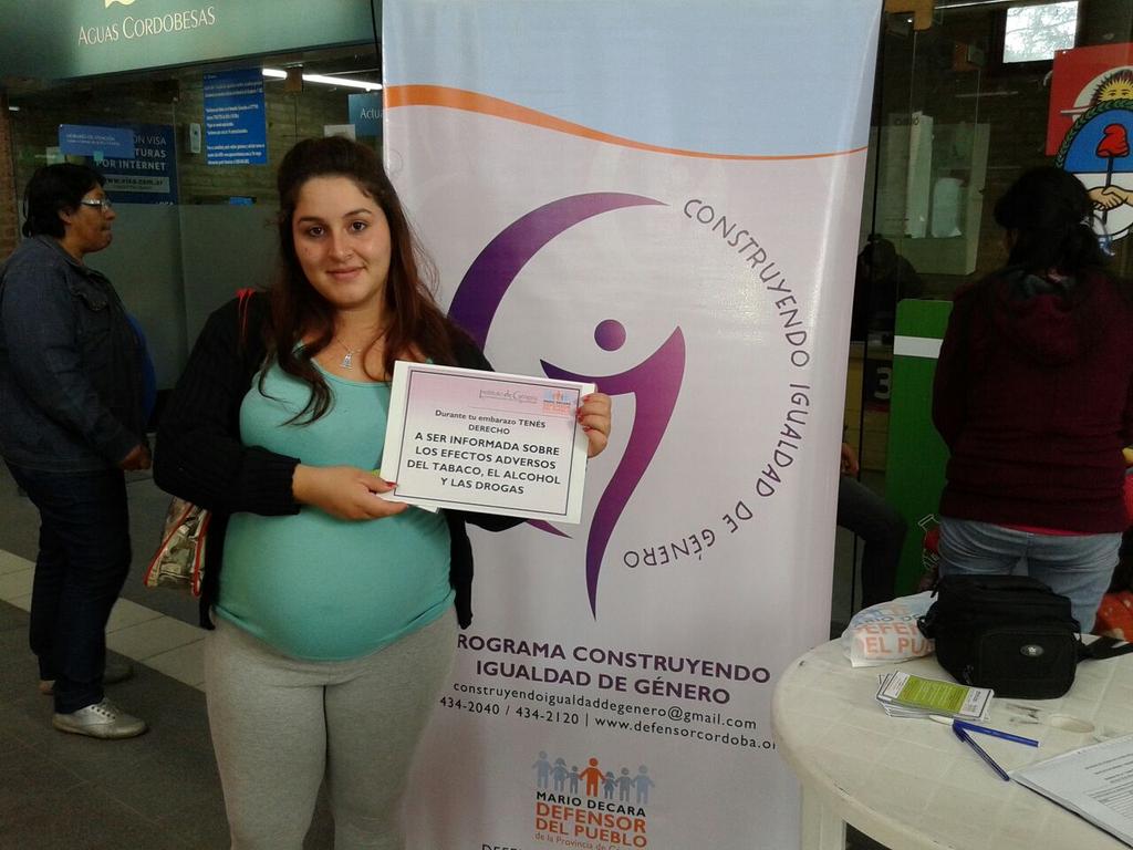 Defensoria_Cba's tweet photo. Exitosa campaña informat s/ #PartoHumanizado en centros salud y cpc de la ciudad #Ley25929 @InstGenero @MarioDecara http://t.co/v338B9RaiQ