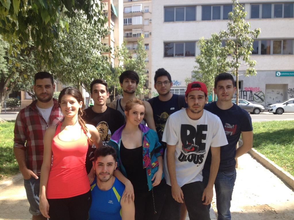 UnEjemplo08's tweet photo. El grupo al completo, actores y equipo. #UnEjemplo http://t.co/hUDQGtfJFH
