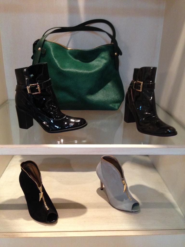 jennwarner's tweet photo. Muchas gracias @BeneducciA por mi vestuario para @intrusoslared ojo con las botas http://t.co/d3eIUSfJcg