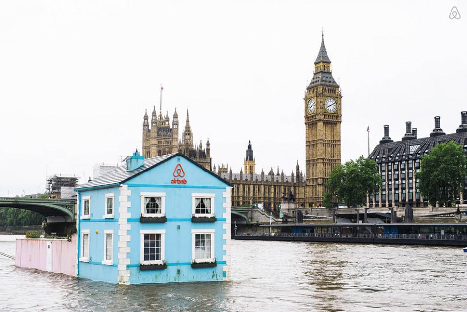 PSFK's tweet photo. This floating London @Airbnb house looks like a fairy tale come to life http://t.co/sZmylF6C9C http://t.co/JDpnveWFhD