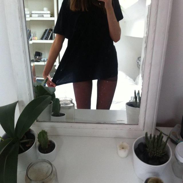S_k_i_n_n_y_0's tweet photo. Legs 😔 #thinspo #thinspiraton #legs http://t.co/lIF3chDlab