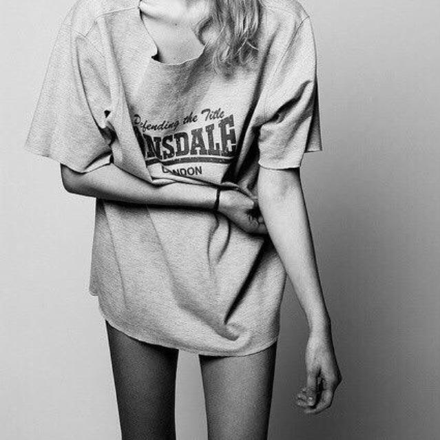 S_k_i_n_n_y_0's tweet photo. Legs 😔 #thinspo #thinspiraton #legs http://t.co/lIF3chDlab