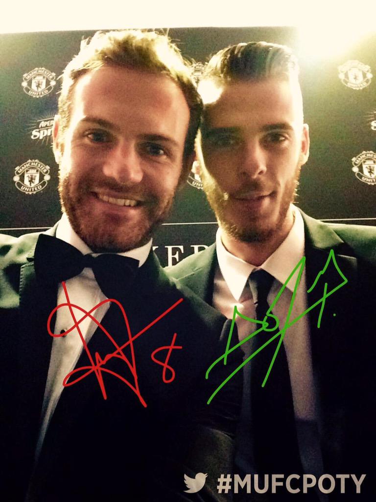 utdreport's tweet photo. Photo: Juan Mata and David De Gea at the #mufcpoty awards tonight. #mulive [mu] http://t.co/onGgfpc2fN